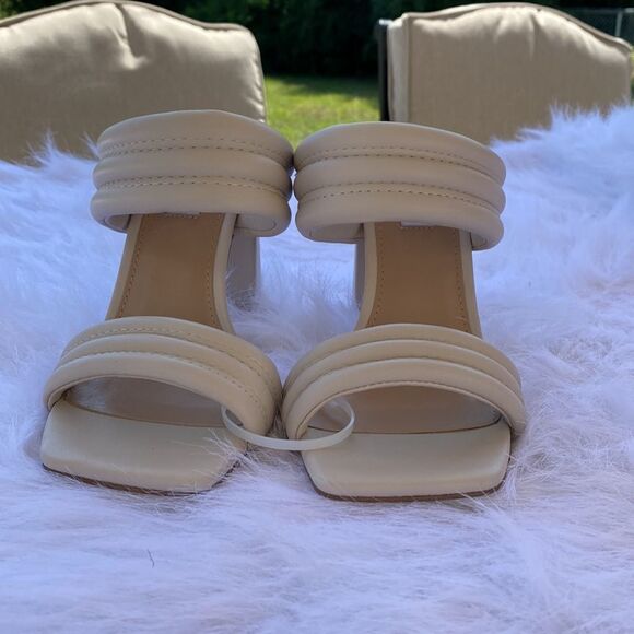 NWT Sexy Steve Madden Tahani Trapunto Strap Sandal - Size 8 - Picture 5 of 14